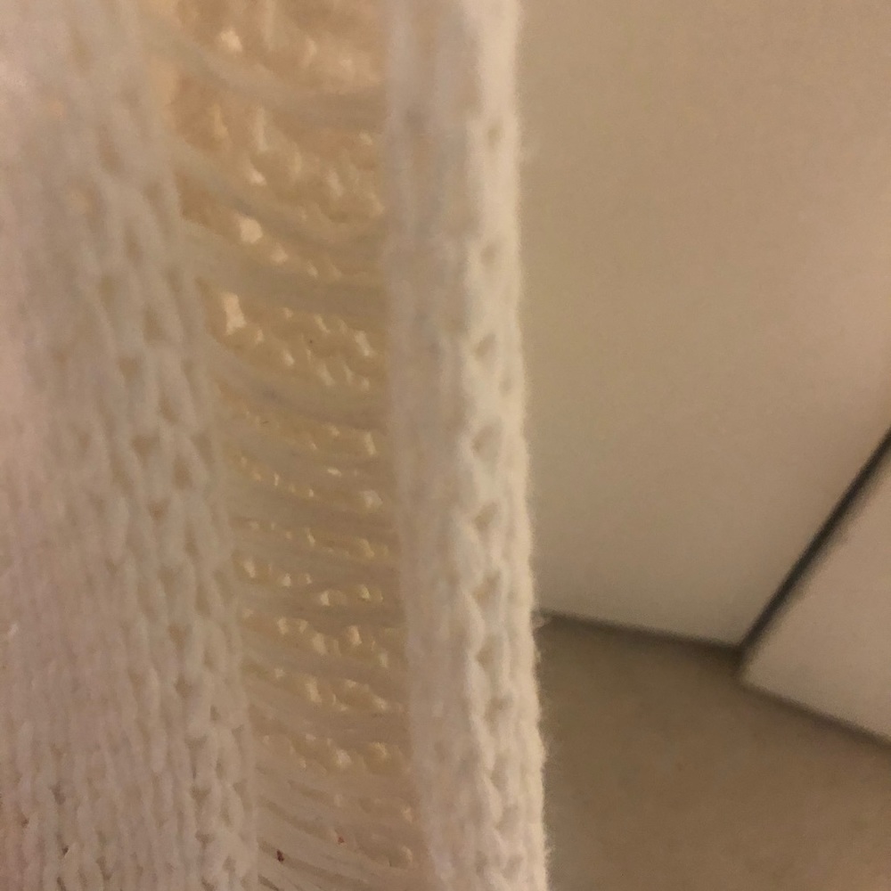 🤍 Intricate White Cropped Sweater - Picture 4 of 6